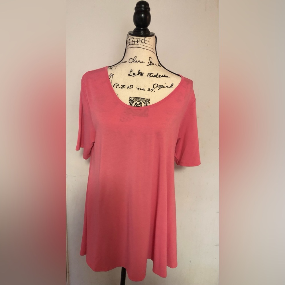 LuLaRoe Perfect Tee Size Medium (Size Down 1-2) Solid Pink